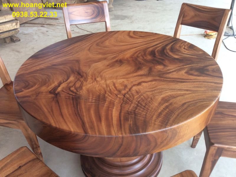 Bộ bàn ăn tròn 6 ghế gỗ me tây với vân gỗ tuyệt đẹp.