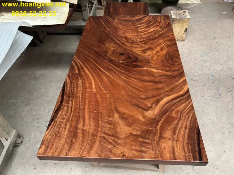 Mặt bàn gỗ me tây 1m4 tôn vinh vẻ đẹp mộc mạc đơn giản