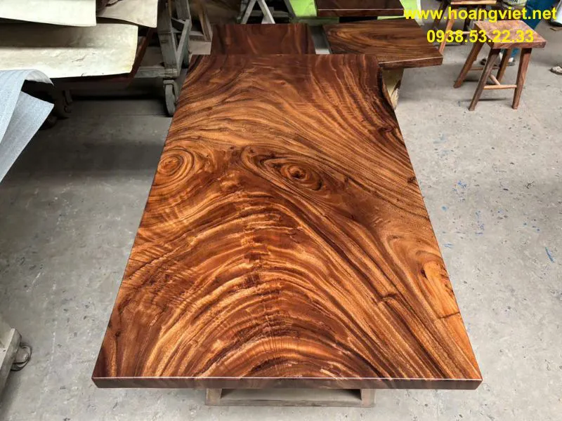 Mặt bàn gỗ me tây 1m4 tôn vinh vẻ đẹp mộc mạc đơn giản