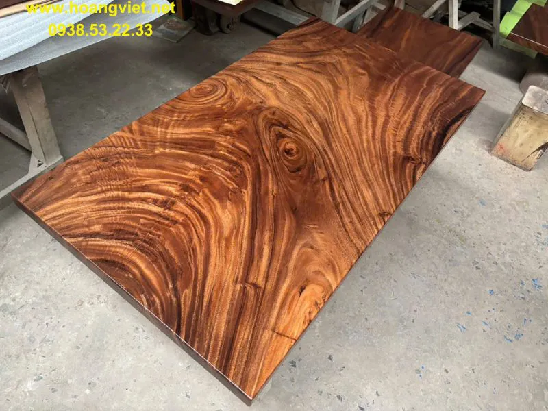 Mặt bàn gỗ me tây 1m4 tôn vinh vẻ đẹp mộc mạc đơn giản