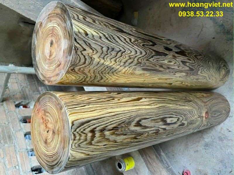 Trụ gỗ được tiện thân cây thủy tùng Trụ gỗ được tiện thân cây thủy tùng