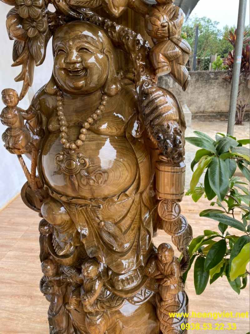 Tượng di lặc bằng gỗ thủy tùng cao 1m5 rộng 58cm Tượng di lặc bằng gỗ thủy tùng cao 1m5 rộng 58cm