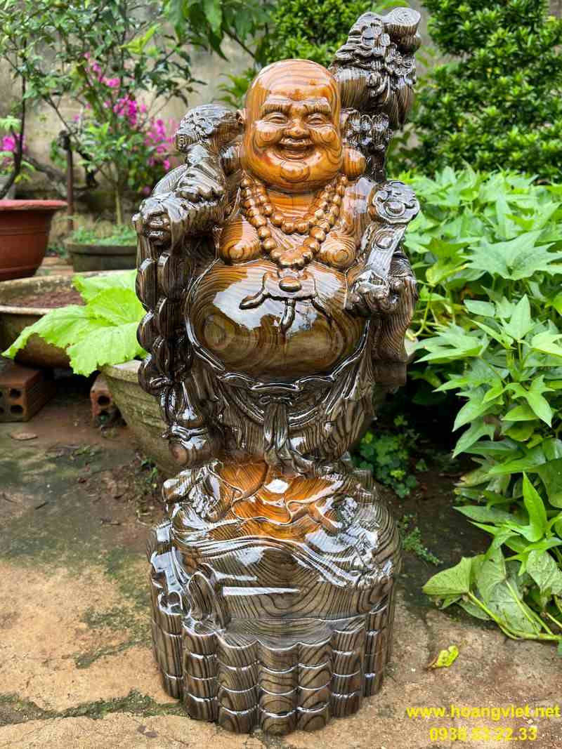 Tượng di lặc đứng đẹp bằng gỗ thủy tùng cao 60cm rộng 26cm Tượng di lặc đứng đẹp bằng gỗ thủy tùng cao 60cm rộng 26cm