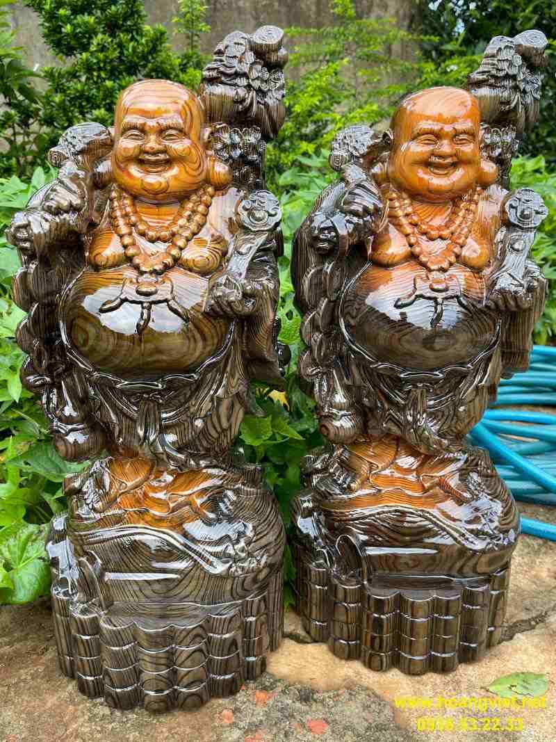 Tượng di lặc đứng đẹp bằng gỗ thủy tùng cao 60cm rộng 26cm Tượng di lặc đứng đẹp bằng gỗ thủy tùng cao 60cm rộng 26cm