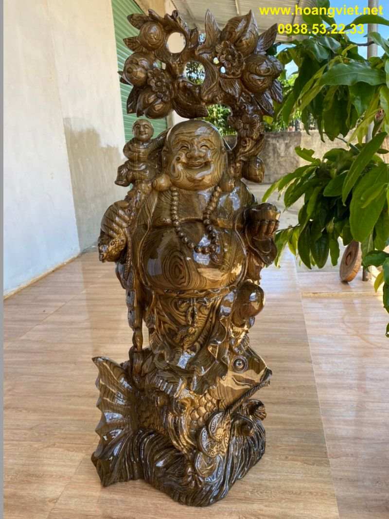 Tượng di lặc gỗ thủy tùng đứng cá chép Tượng di lặc gỗ thủy tùng đứng cá chép