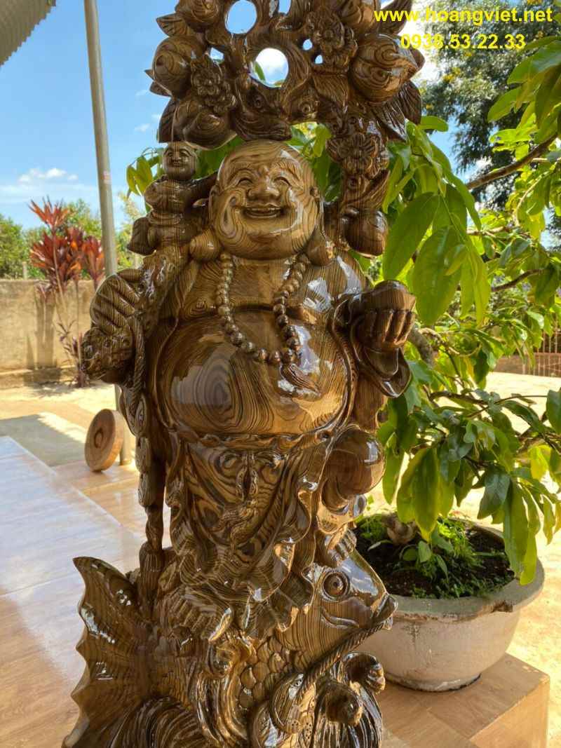 Tượng di lặc gỗ thủy tùng đứng cá chép Tượng di lặc gỗ thủy tùng đứng cá chép