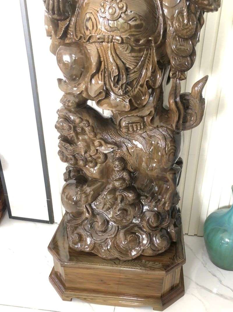 Tượng phật di lạc gỗ thủy tùng đứng lân Tượng phật di lạc gỗ thủy tùng đứng lân