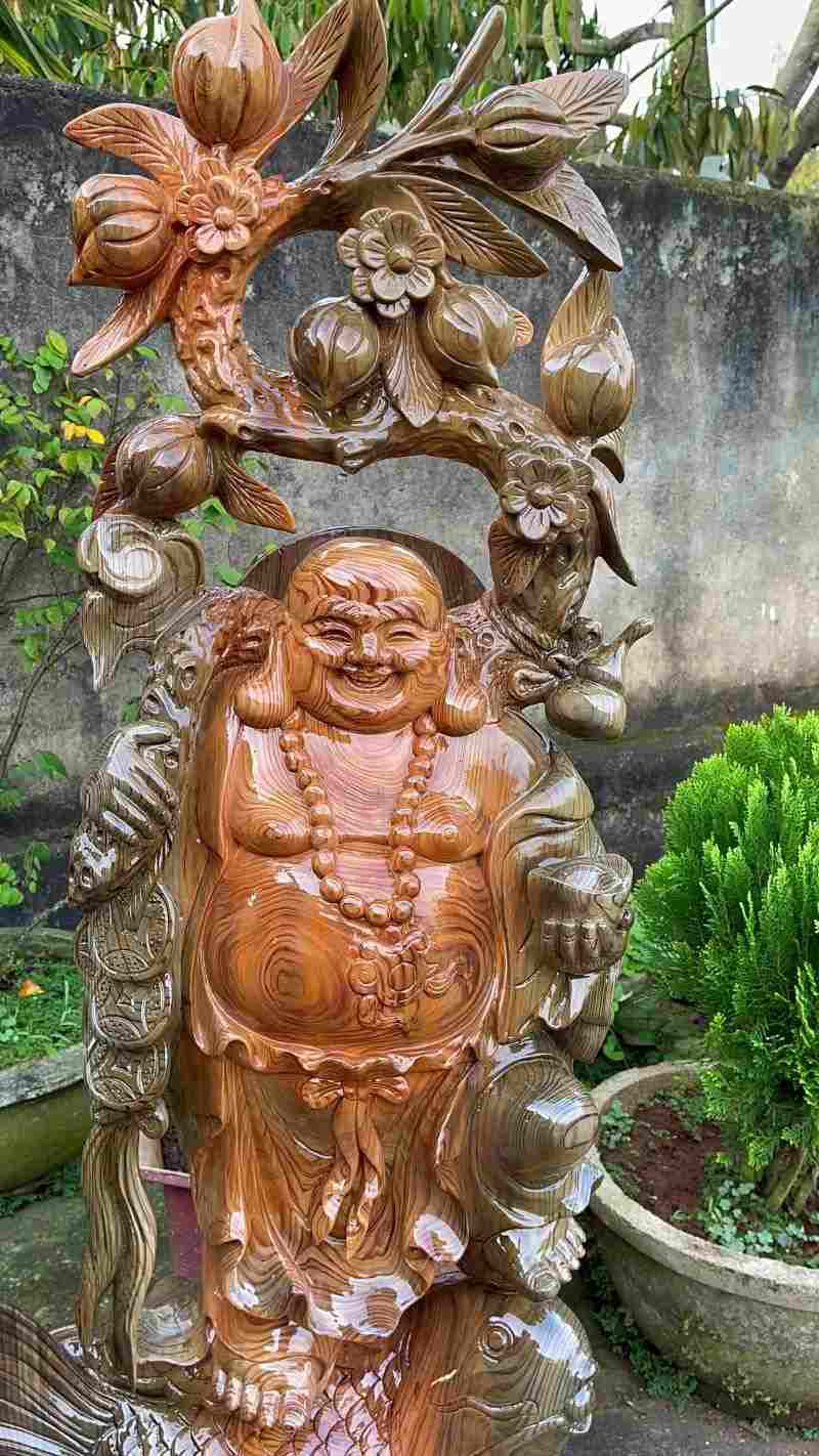 Tượng phật di lạc đứng cá chép gỗ thủy tùng Tượng phật di lạc đứng cá chép gỗ thủy tùng