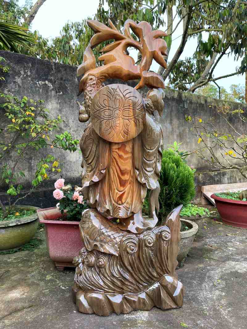 Tượng phật di lạc đứng cá chép gỗ thủy tùng Tượng phật di lạc đứng cá chép gỗ thủy tùng