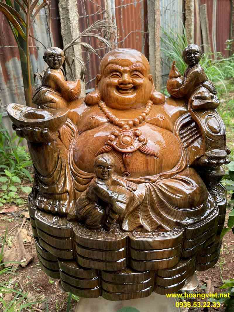 Tượng phật di lặc ngồi trên tiền bằng gỗ thủy tùng. Tượng phật di lặc ngồi trên tiền bằng gỗ thủy tùng.
