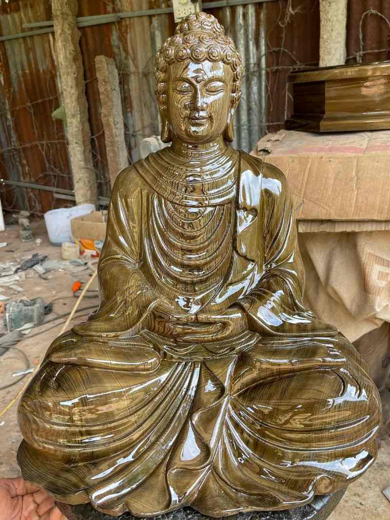 Tượng phật thích ca gỗ thủy tùng. Tượng phật thích ca gỗ thủy tùng.