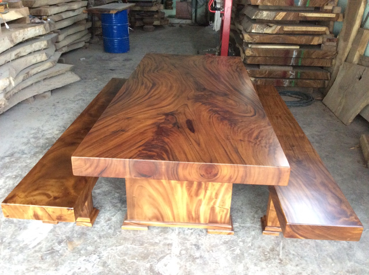 Xưởng bàn ghế gỗ k3 me tây tại công ty Hoàng Việt Xưởng bàn ghế gỗ k3 me tây tại công ty Hoàng Việt