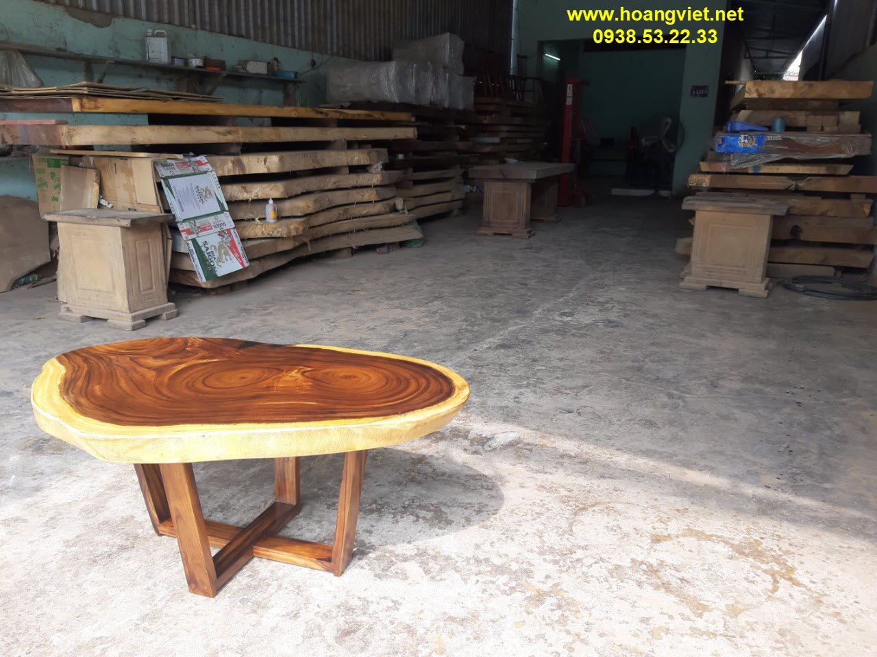 Xưởng bàn trà tròn gỗ me tây tại công ty Hoàng Việt Xưởng bàn trà tròn gỗ me tây tại công ty Hoàng Việt