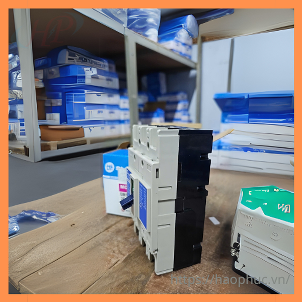 MCCB (CB khối ) BM160-HTA 3P