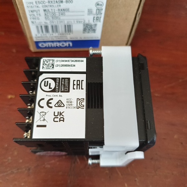 Bộ điều khiển nhiệt độ Omron E5CC-RX2ASM-800