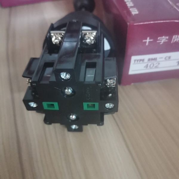 Công tắc cần gạt dạng tròn