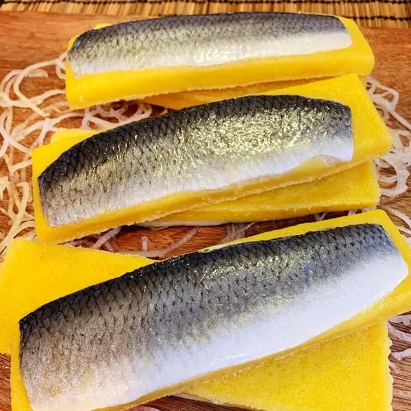 Cá Trích Ép Trứng Vàng