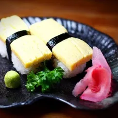 Sushi trứng chiên