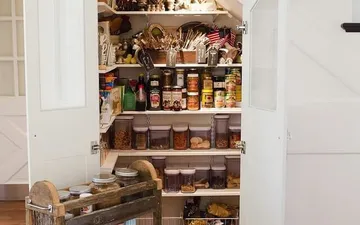 10 thiết kế tủ lưu trữ giúp bạn chứa cả thế giới chai lọ lỉnh kỉnh trong phòng bếp