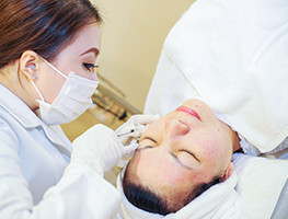 đưa tế bào gốc vào da nuôi dưỡng da căng mịn, trẻ hóa