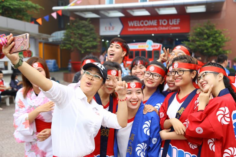 Tham gia các câu lạc bộ Tham gia các câu lạc bộ