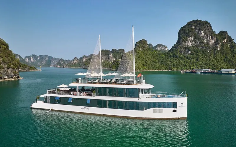 Du Thuyền Ngày Jade Sails